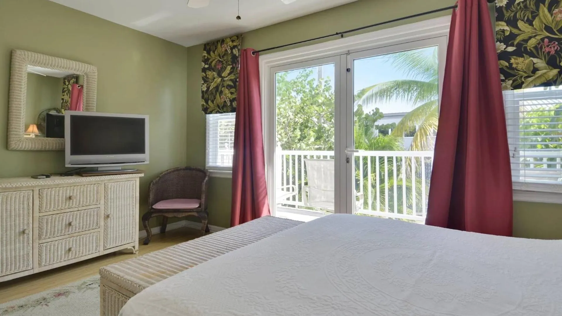 Holiday home Linger Longer By Avantstay Key West Walkable Gated Community Shared Pool Week Long Stays Only