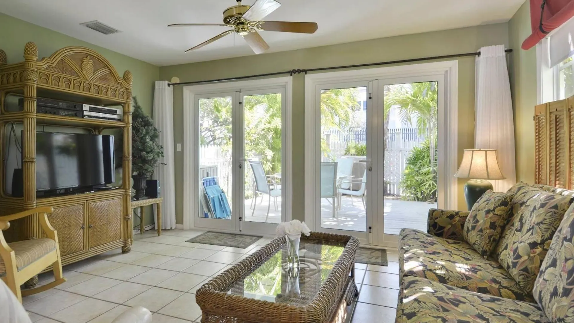 Holiday home Linger Longer By Avantstay Key West Walkable Gated Community Shared Pool Week Long Stays Only United States